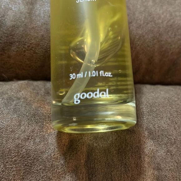 GOODAL Green Tangerine Vitamin‎ C Dark Spot Serum 1.01 fl oz. - Picture 2 of 9